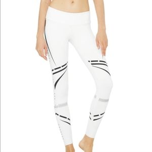 *NWT* Alo Yoga Airbrush Leggings, white/black